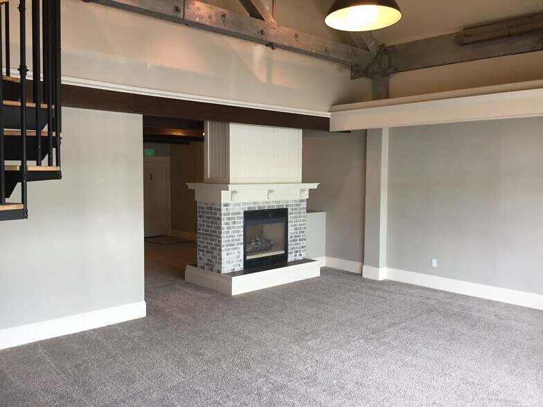 1202 Main St, Sumner, WA à louer - Photo de l’immeuble – Image 3 sur 5