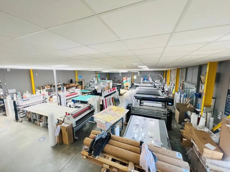 Bureau dans Élancourt à louer - Photo de l’immeuble – Image 2 sur 10