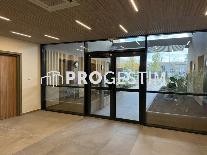 Bureau dans Dijon à louer - Hall d’entrée – Image 3 sur 15