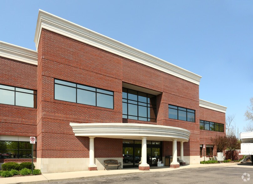 2050 N Haggerty Rd, Canton, MI à louer - Photo de l’immeuble – Image 3 sur 9