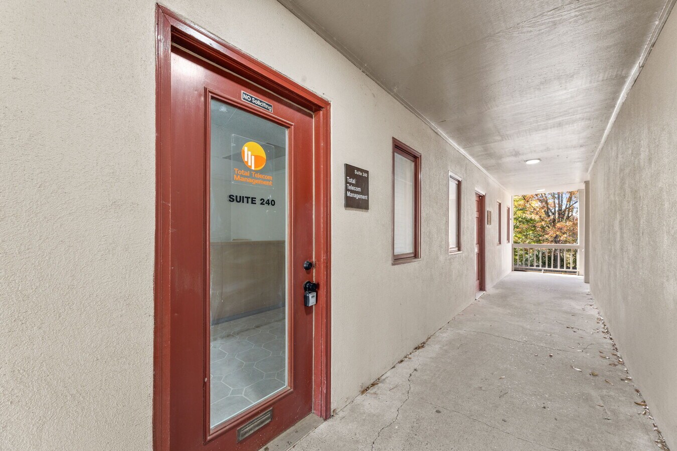 200 Market Pl, Roswell, GA 30075 - Lot 240 -  - Photo intérieure - Image 1 of 10