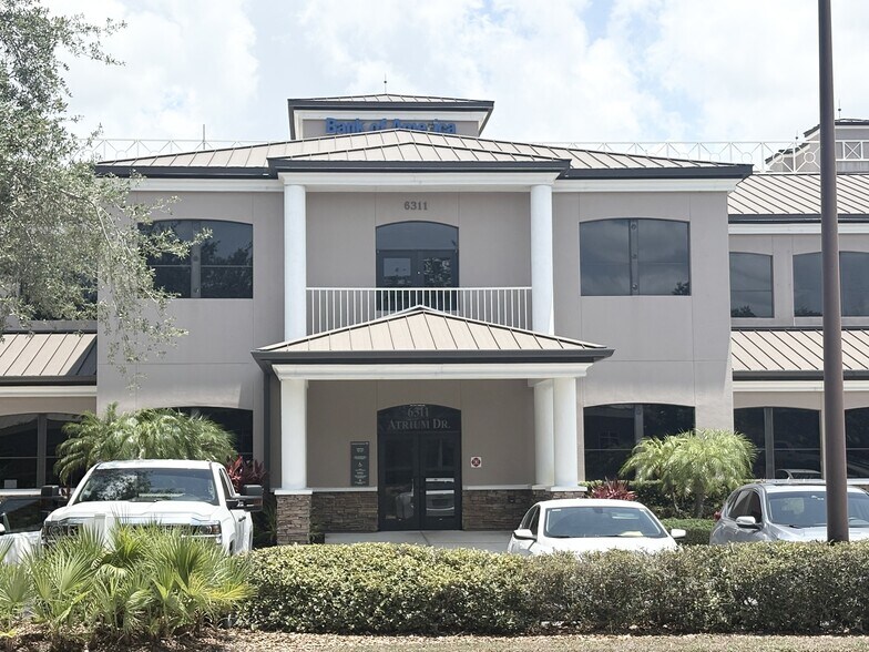 6311 Atrium Dr, Bradenton, FL à louer - Photo de l’immeuble – Image 1 sur 5