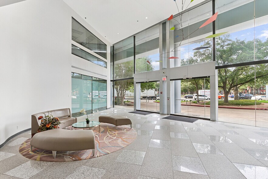 11490 Westheimer Rd, Houston, TX à louer - Photo de l’immeuble – Image 2 sur 5