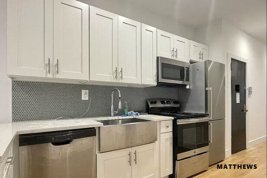 57 Troutman St, Brooklyn, NY à vendre - Photo de l’immeuble – Image 2 sur 6