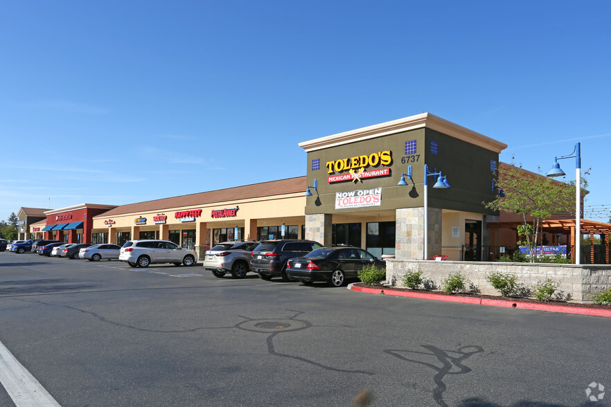 6701-6797 N Milburn Ave, Fresno, CA à louer - Photo de l’immeuble – Image 1 sur 4