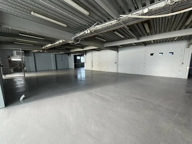 Plus de détails pour Local d’activités à vendre