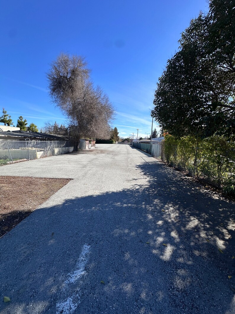 970 Linda Vista Ave, Mountain View, CA à louer Autre– Image 1 sur 3