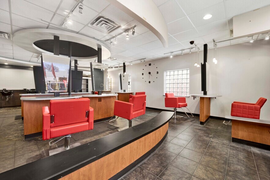 5037 N Harlem Ave, Chicago, IL à louer - Photo de l’immeuble – Image 3 sur 13