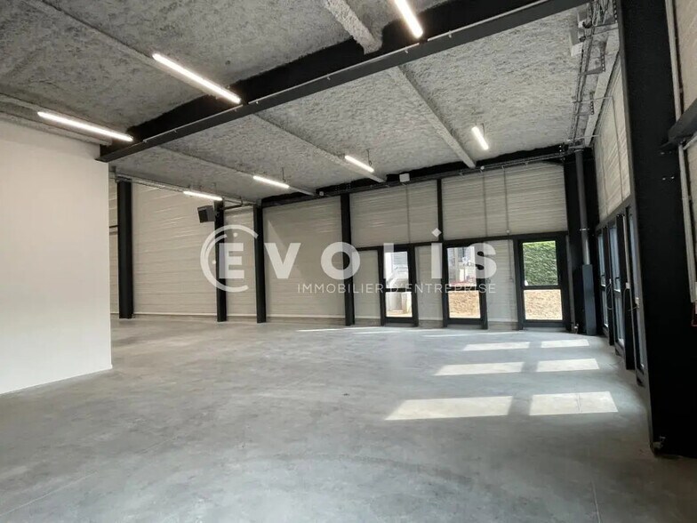 20-24 Avenue Du 24 Août 1944, Corbas à louer - Photo de l’immeuble – Image 3 sur 12
