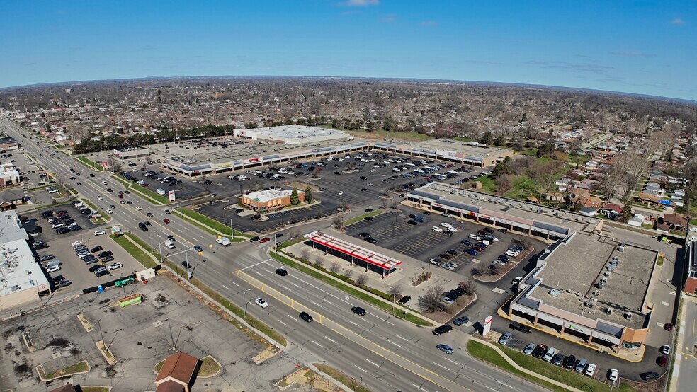 26300-26650 Ford Rd, Dearborn Heights, MI à louer - Photo de l’immeuble – Image 3 sur 8