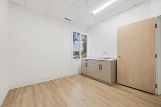 950 N York Rd, Hinsdale, IL à louer Photo intérieure– Image 2 sur 12