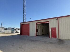 15096 Highway 6, Rosharon, TX à louer Photo de l’immeuble– Image 1 sur 10