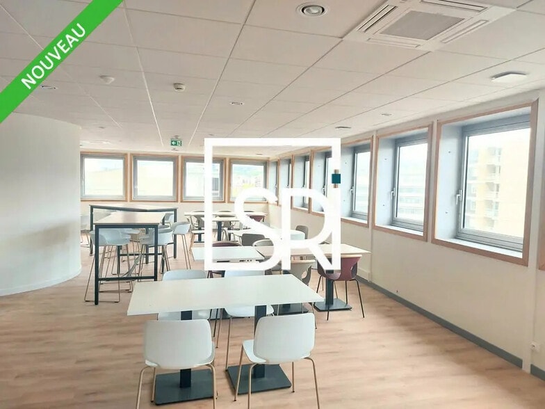 Bureau dans Clermont-Ferrand à louer - Photo de l’immeuble – Image 2 sur 12