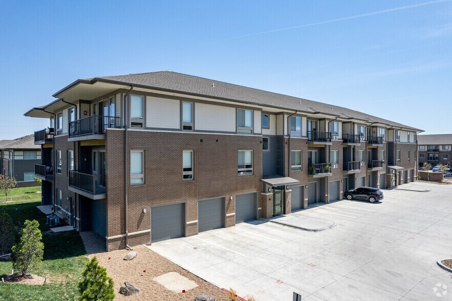 7565 S 146th St, Omaha, NE à louer - Photo de l’immeuble – Image 3 sur 7