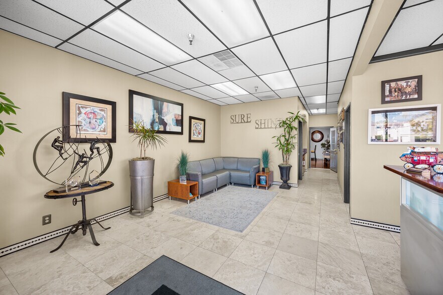 3980 E Miraloma Ave, Anaheim, CA à louer - Photo de l’immeuble – Image 2 sur 38