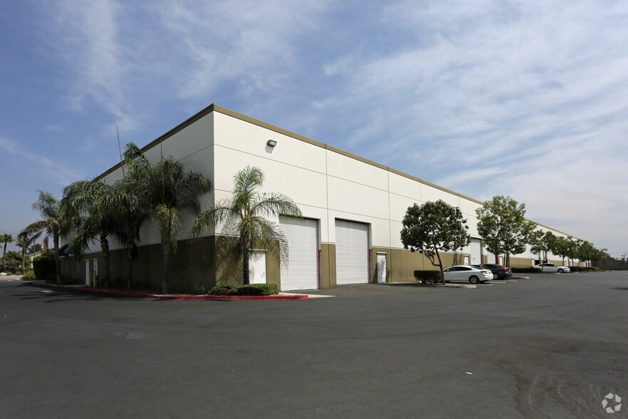 14189 Foothill Blvd, Fontana, CA à louer - Photo de l’immeuble – Image 1 sur 8