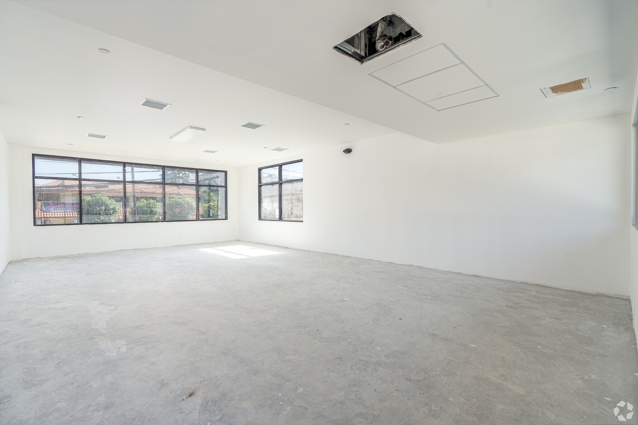 9668 Sunland Blvd, Shadow Hills, CA à louer Photo intérieure– Image 1 sur 1