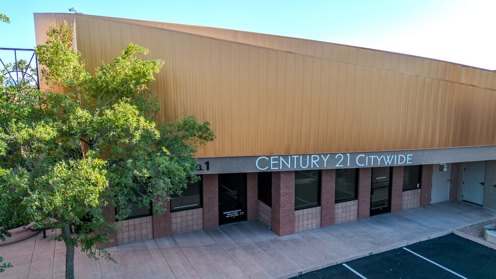 4729 E Union Hills Dr, Phoenix, AZ à louer - Photo de l’immeuble – Image 1 sur 17