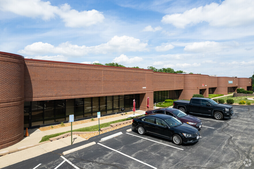 11600-11612 Lilburn Park Rd, Maryland Heights, MO à louer - Photo de l’immeuble – Image 3 sur 6