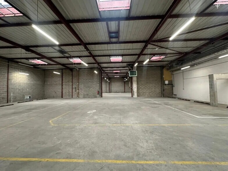 Bureau dans Neuilly-sur-Marne à louer - Photo de l’immeuble – Image 3 sur 13