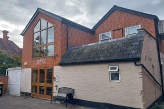 61B High St, Ascot à louer Photo de l’immeuble– Image 2 sur 13