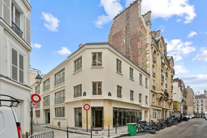 12 Rue Jacquemont, Paris à louer - Photo de l’immeuble – Image 1 sur 15