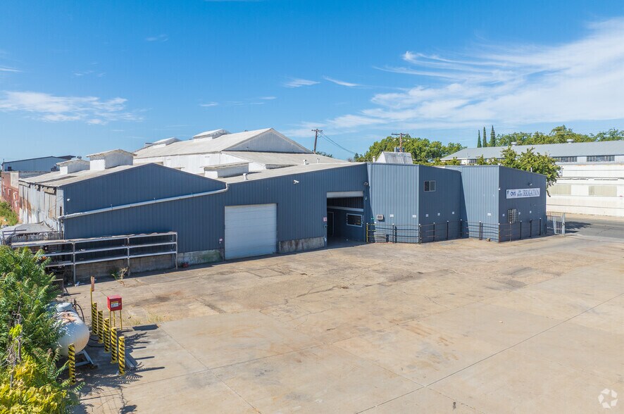 418 N Sacramento St, Lodi, CA à vendre - Photo de l’immeuble – Image 2 sur 20