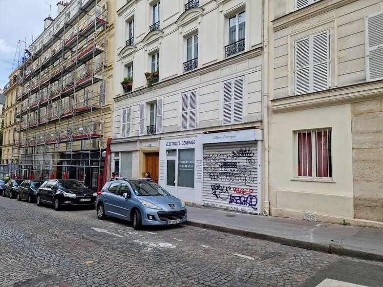 100 Rue Truffaut, Paris à louer - Photo de l’immeuble – Image 1 sur 5