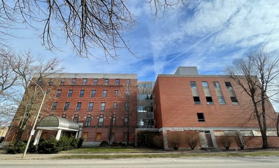 239 S Cherry St, Galesburg, IL à vendre - Photo de l’immeuble – Image 1 sur 16