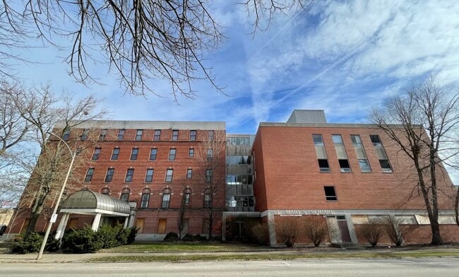 Plus de détails pour 239 S Cherry St, Galesburg, IL - Santé aux enchères