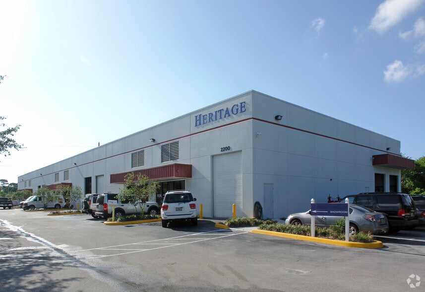 2200 Corporate Dr, Boynton Beach, FL à louer - Photo de l’immeuble – Image 3 sur 6