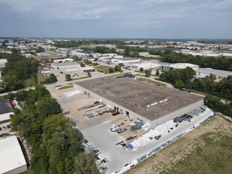 1675 NE 51st Ave, Des Moines, IA à louer - Photo de l’immeuble – Image 2 sur 8