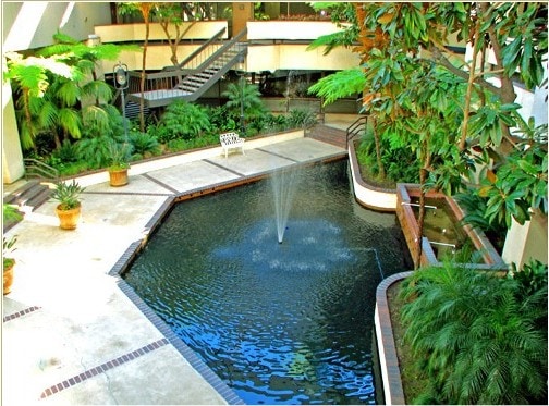 4425 Jamboree Rd, Newport Beach, CA à louer - Photo de l’immeuble – Image 1 sur 3