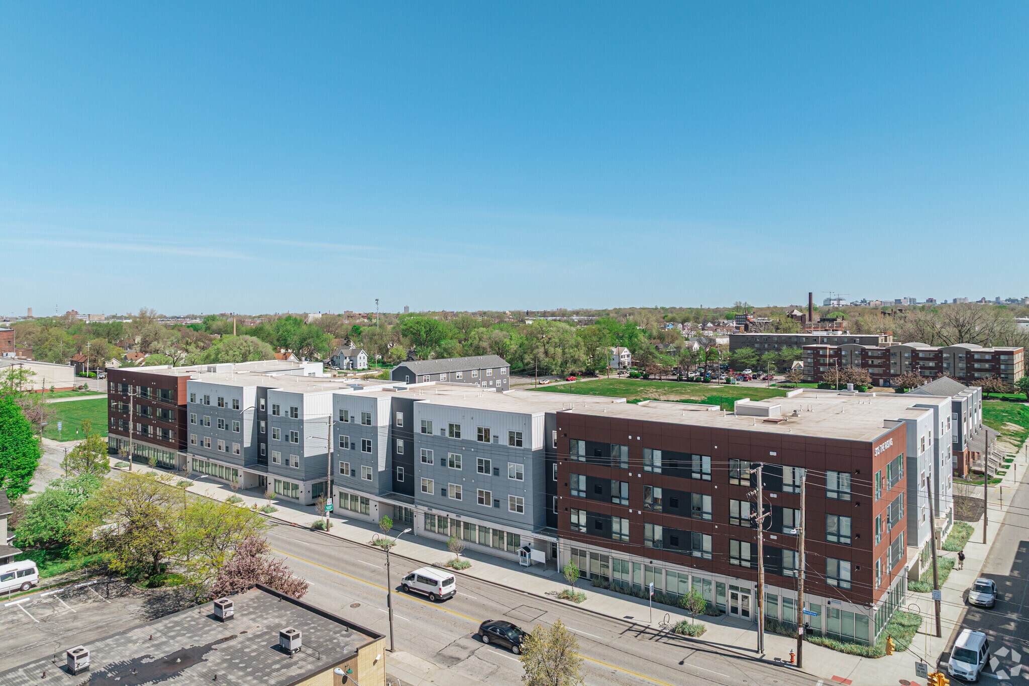 5115 Broadway Ave, Cleveland, OH à louer Photo principale– Image 1 sur 7