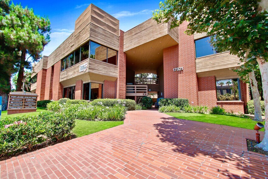 17821 E 17th St, Tustin, CA à louer - Photo de l’immeuble – Image 1 sur 14
