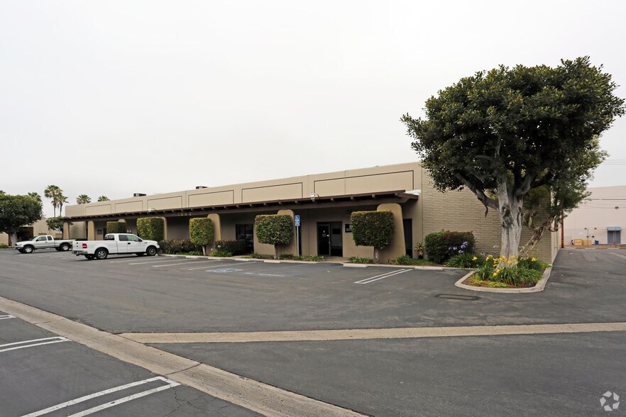 1552 S Anaheim Blvd, Anaheim, CA à louer - Photo principale – Image 1 sur 4