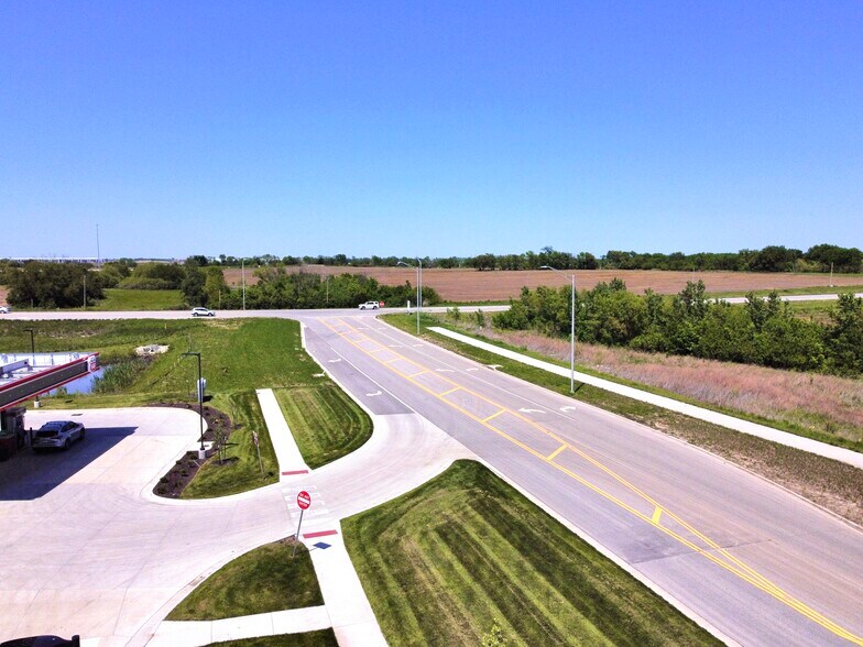 17520 New Trails Pky, Gardner, KS à vendre - Photo de l’immeuble – Image 2 sur 11