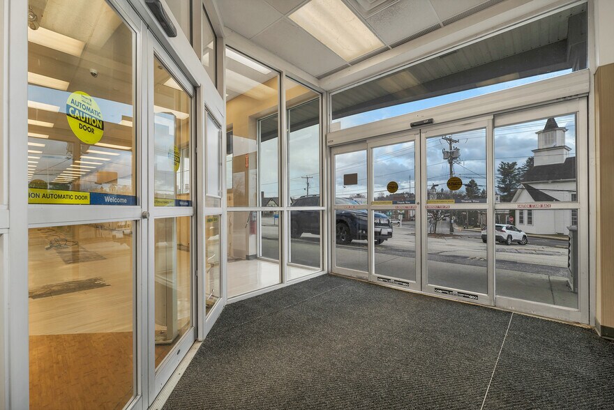 15 Mont Vernon St, Milford, NH à louer - Photo de l’immeuble – Image 2 sur 57