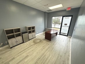 17011 Alico Commerce Ct, Fort Myers, FL à louer Photo intérieure– Image 1 sur 4