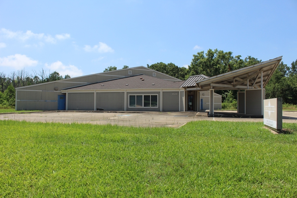 1506 E Lincoln Rd, Idabel, OK à vendre Photo de l’immeuble– Image 1 sur 17