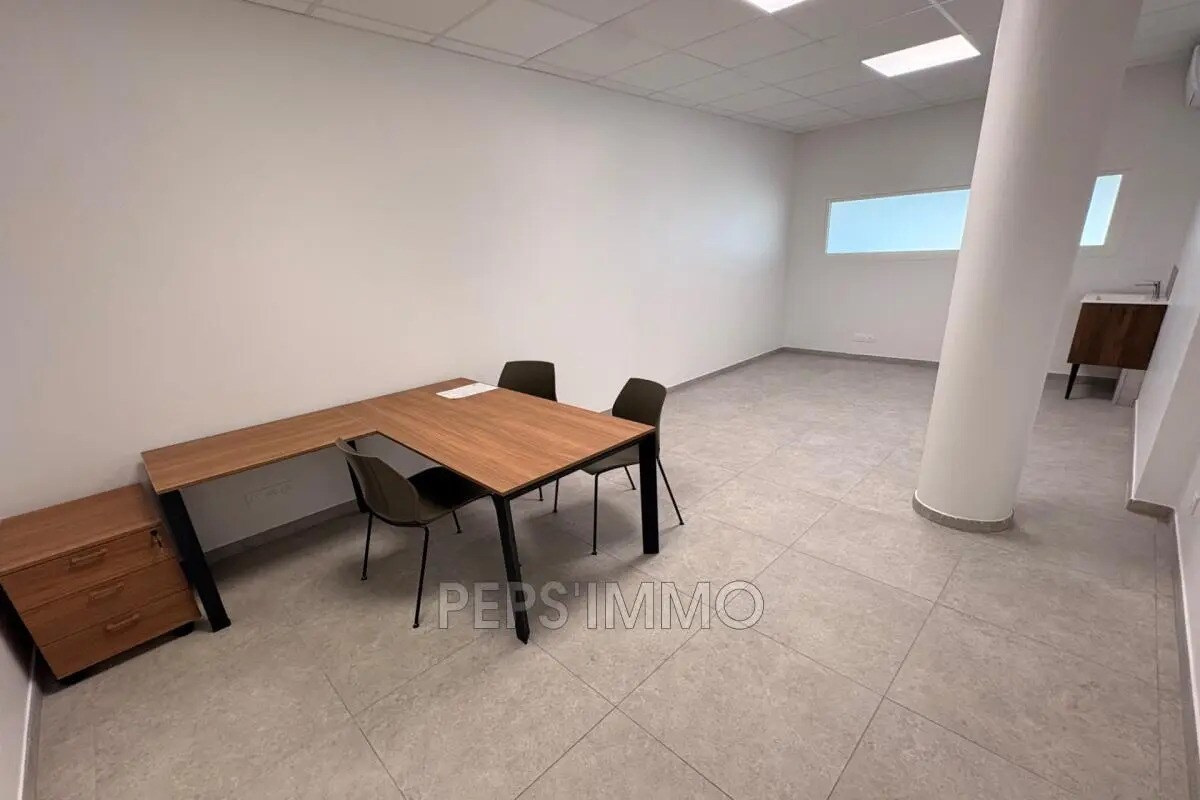 Local d’activités dans Gignac-la-Nerthe à louer Photo de l’immeuble– Image 1 sur 8