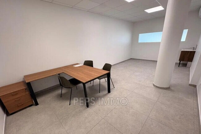 Plus de détails pour Local d'activités à louer