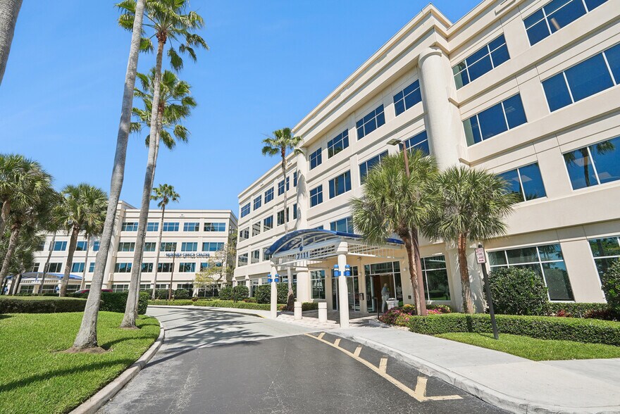 7108-7121 Fairway Dr, Palm Beach Gardens, FL à louer - Photo de l’immeuble – Image 2 sur 26