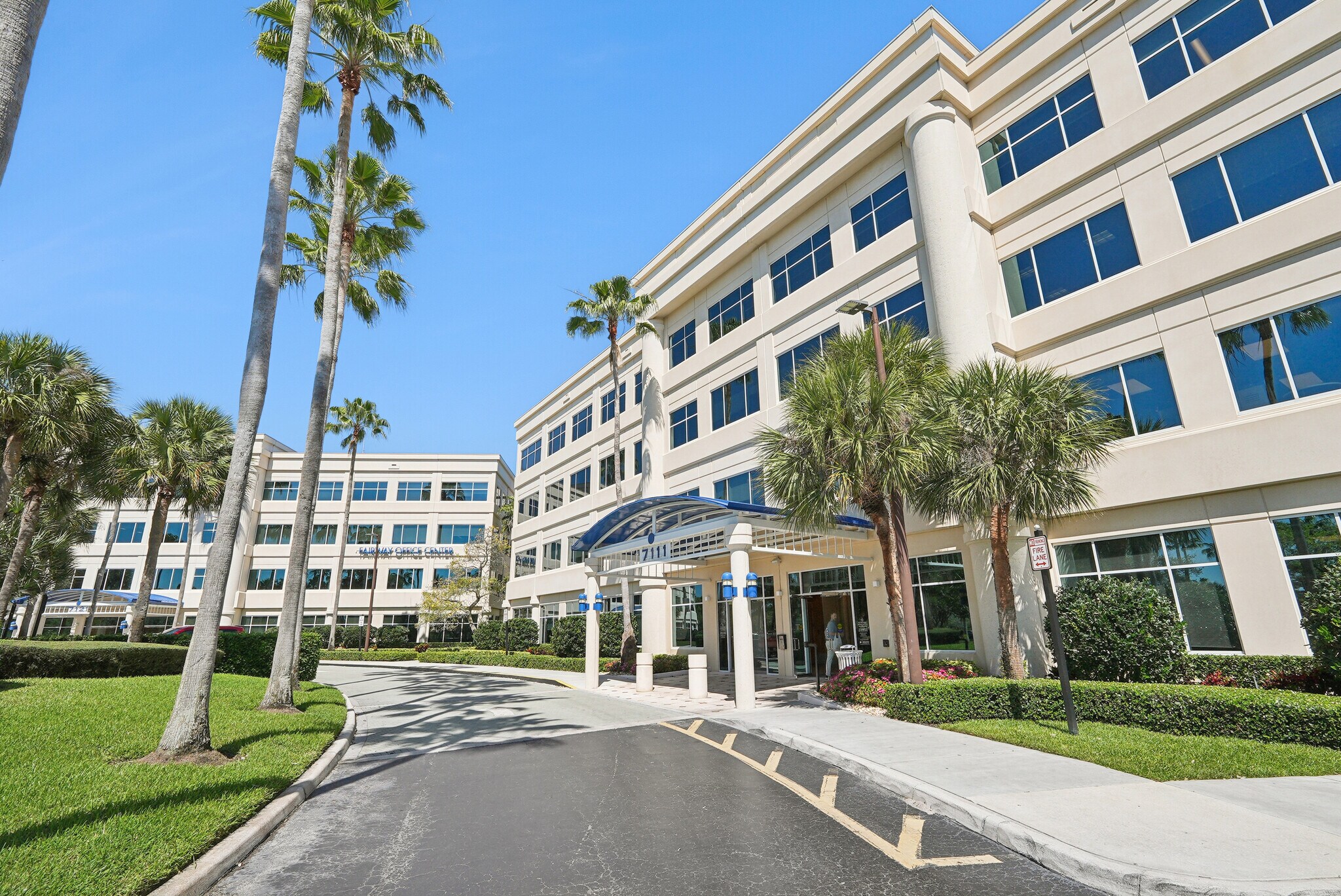 7108-7121 Fairway Dr, Palm Beach Gardens, FL à louer Photo de l’immeuble– Image 1 sur 27