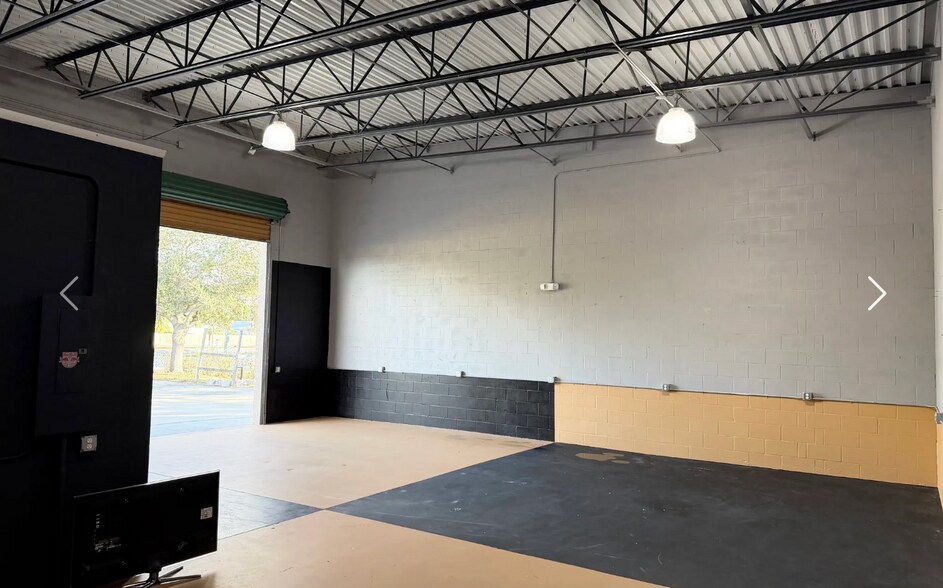 3553 Azalea Ln, Micco, FL à louer - Photo de l’immeuble – Image 2 sur 7