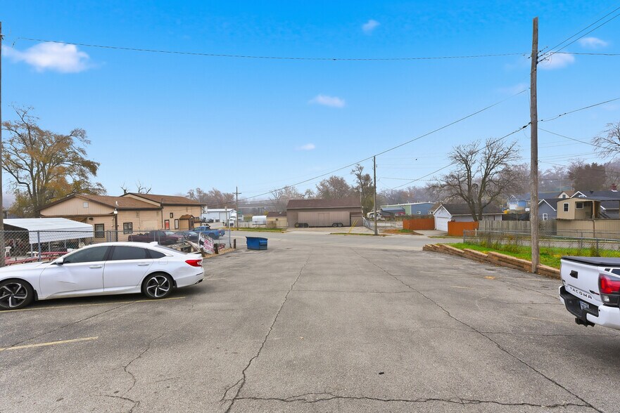 6310 Gilmore Ave, Omaha, NE à vendre - Photo de l’immeuble – Image 2 sur 9