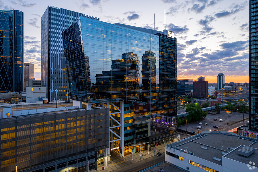 140 10th Ave SE, Calgary, AB à louer - Photo de l’immeuble – Image 1 sur 18