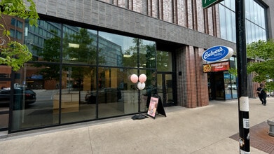 1115 W Addison St, Chicago, IL à vendre Photo de l’immeuble– Image 2 sur 3