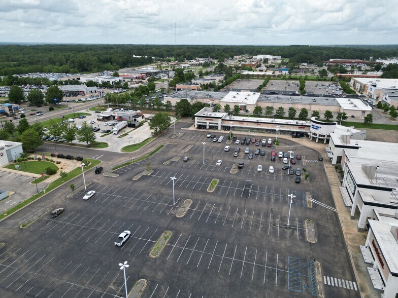 3944-3952 N Gloster St, Tupelo, MS à louer - Photo de l’immeuble – Image 2 sur 11