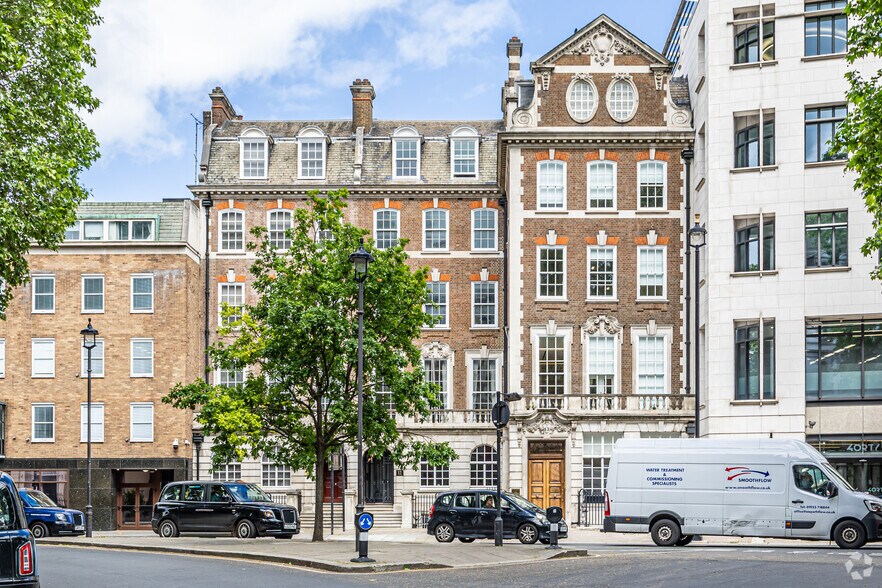 12 Hobart Pl, Londres à louer - Photo de l’immeuble – Image 2 sur 16